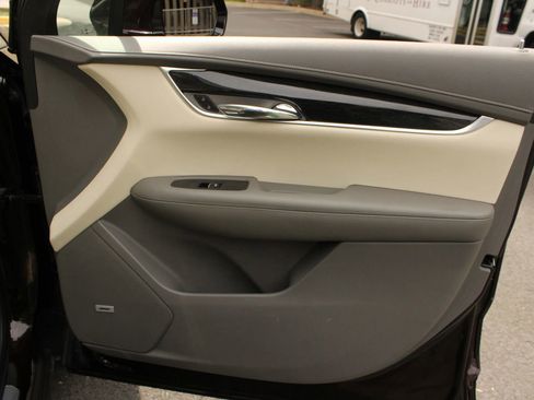 Used 2021 Cadillac XT6 Premium Luxury image 29