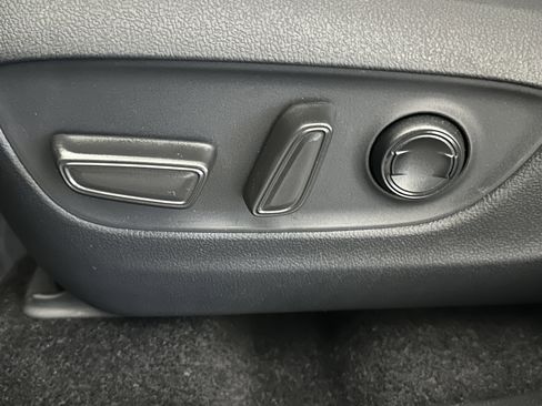 Used 2025 Toyota RAV4 XLE Premium image 35