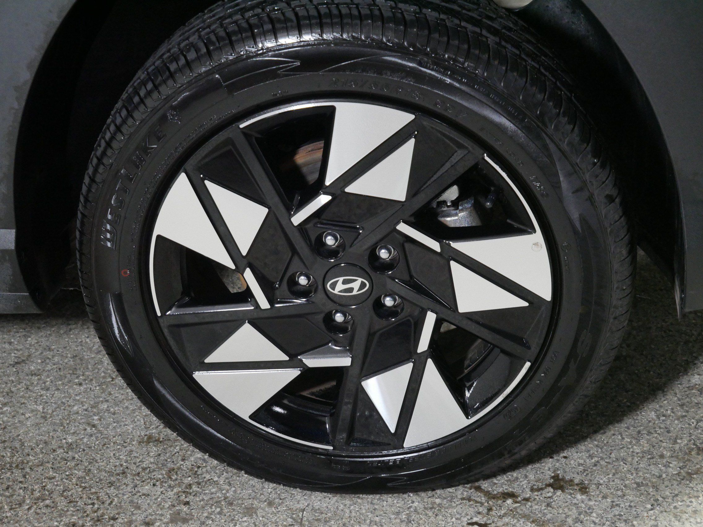 Used 2025 Hyundai Kona SEL AWD/4WD image 15
