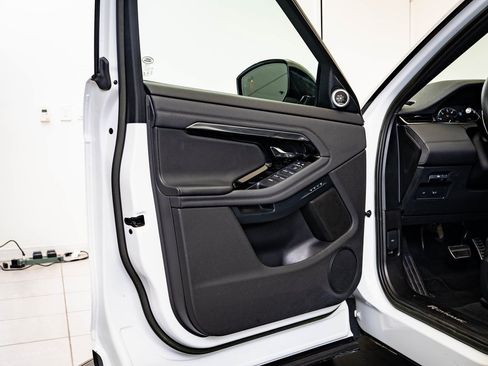 Used 2023 Land Rover Range Rover Evoque R-Dynamic SE image 26