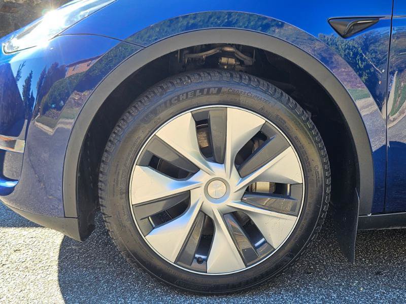 Used 2023 Tesla Model Y Long Range AWD/4WD image 18