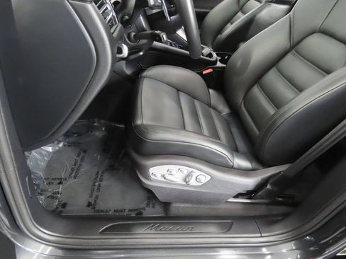 Certified 2026 Porsche Macan AWD/4WD image 40