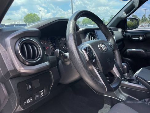 Used 2022 Toyota Tacoma TRD Sport w/ Technology Package RWD image 28