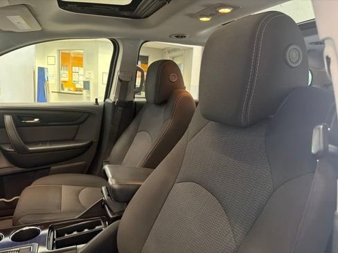 Used 2017 Chevrolet Traverse LT w/ Style and Technology Package AWD/4WD image 14