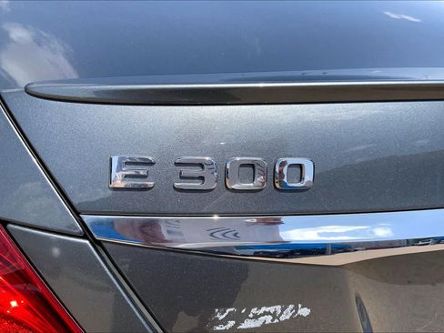 Used 2017 Mercedes-Benz E 300 image 30