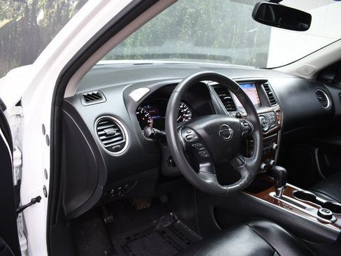 Used 2017 Nissan Pathfinder Platinum AWD/4WD image 14