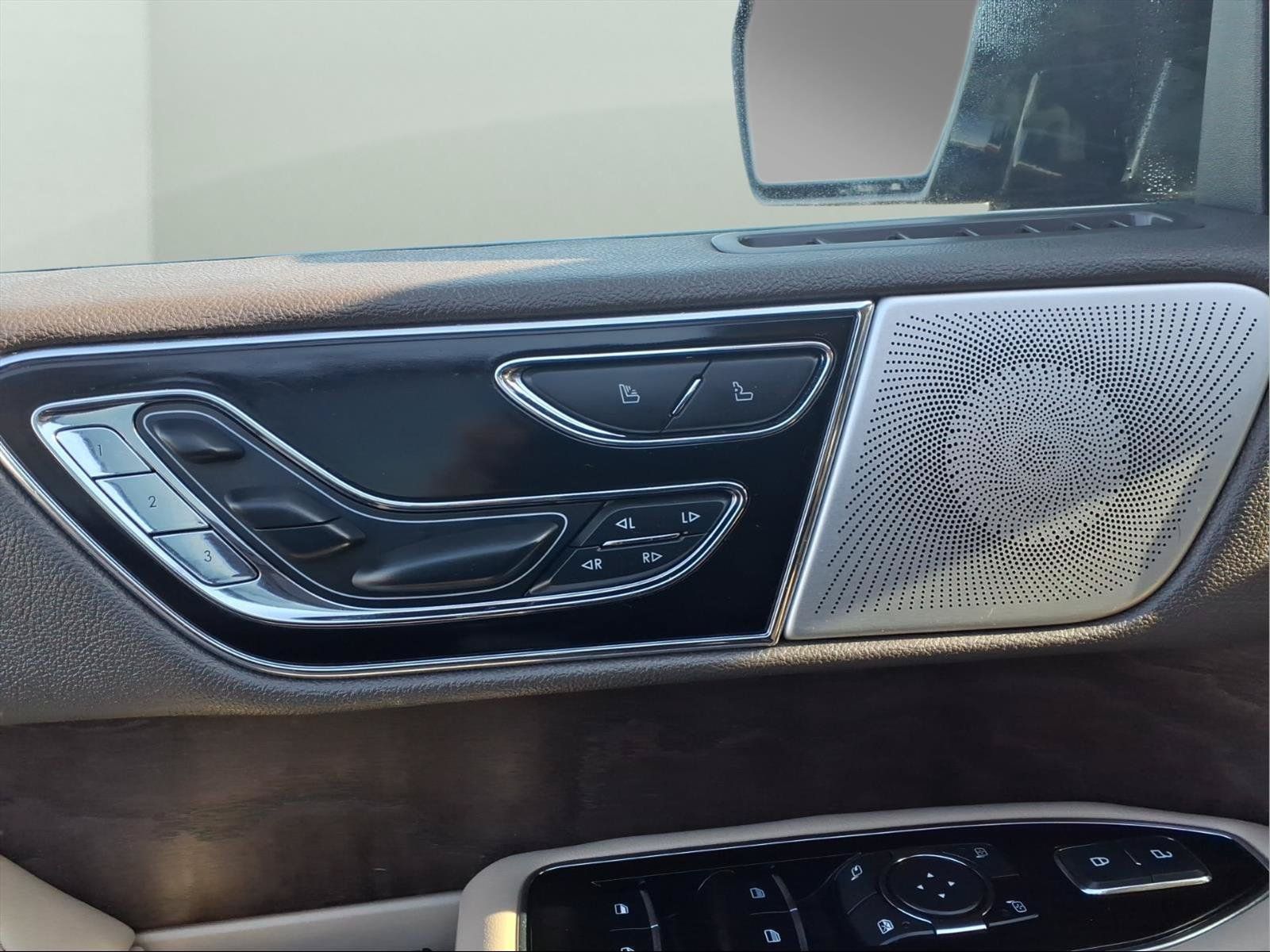 Used 2023 Lincoln Navigator Reserve AWD/4WD image 14