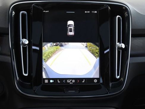 Used 2023 Volvo XC40 Recharge Plus image 16