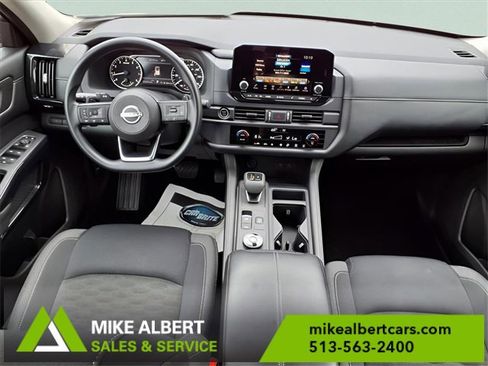 Used 2024 Nissan Pathfinder S image 10