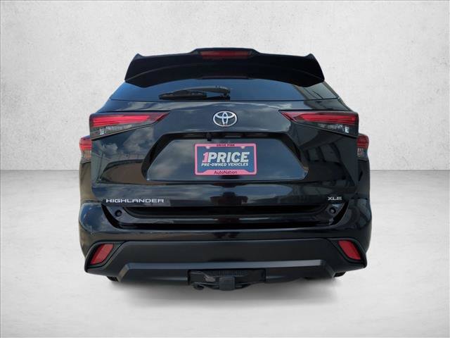 Used 2024 Toyota Highlander XLE FWD image 7
