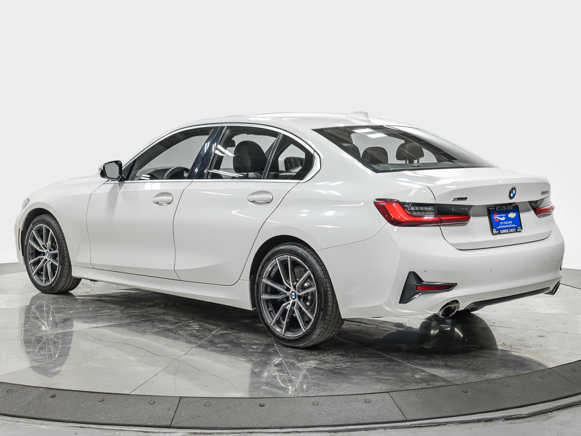 Used 2020 BMW 330i xDrive Sedan w/ Convenience Package AWD/4WD image 4