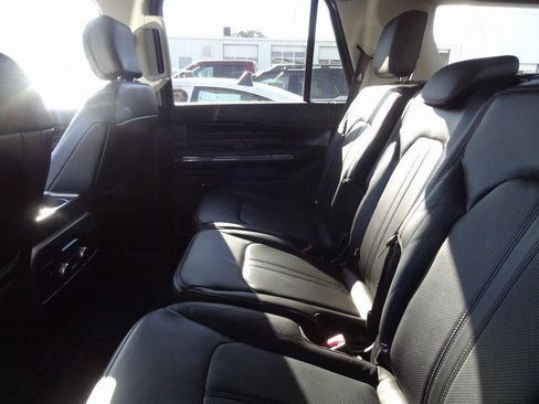 Used 2018 Ford Expedition Platinum image 4