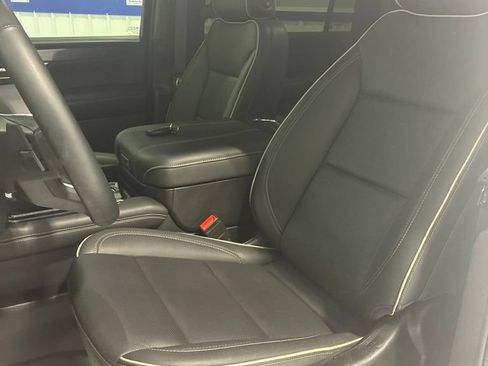Used 2025 GMC Yukon XL Elevation w/ LPO, Elevation Black Package AWD/4WD image 15