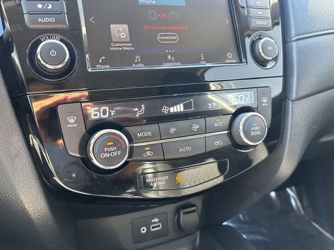 Used 2019 Nissan Rogue SV FWD image 22