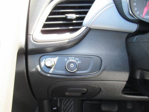 Used 2020 Chevrolet Trax LT FWD image 13