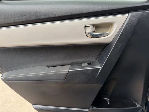 Used 2018 Toyota Corolla LE image 11