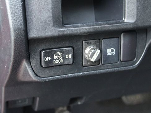 Used 2018 Toyota Tacoma SR5 image 34