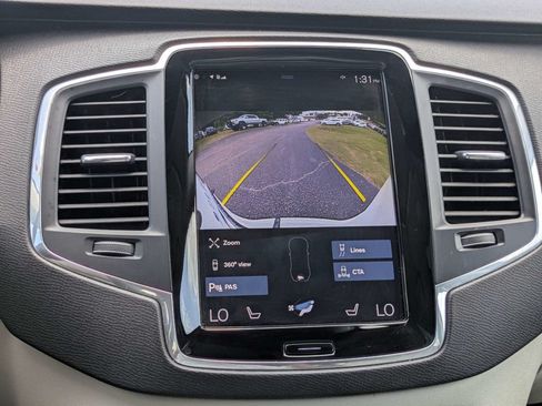 Used 2020 Volvo XC90 T6 Momentum AWD/4WD image 24