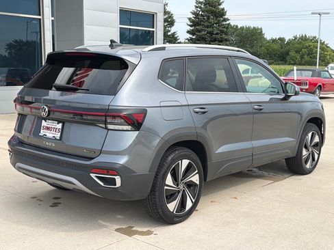 Used 2025 Volkswagen Taos SE AWD/4WD image 8