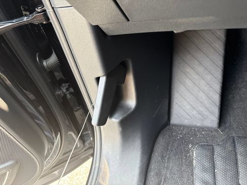 Used 2023 Volkswagen Atlas SE w/ Panoramic Sunroof Package FWD image 15