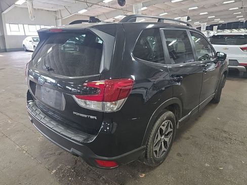 Used 2020 Subaru Forester Premium AWD/4WD image 3