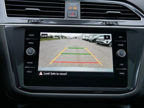 Certified 2024 Volkswagen Tiguan SE R-Line image 31