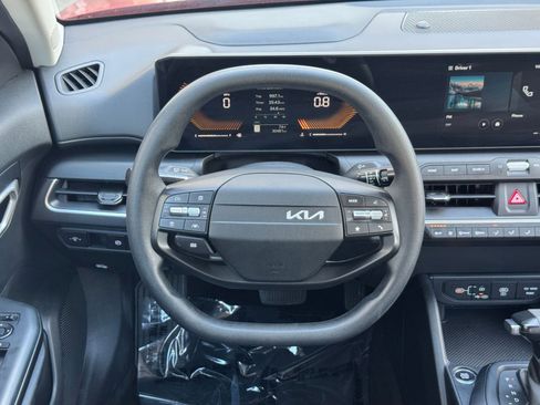 Used 2025 Kia K4 LXS image 28