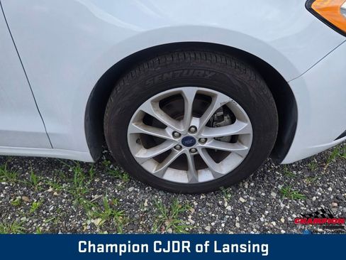 Used 2020 Ford Fusion SE image 11