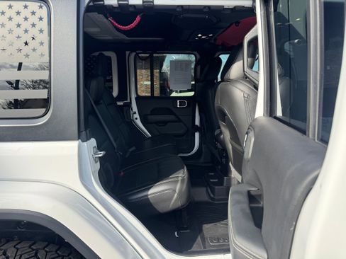 Used 2020 Jeep Wrangler Unlimited Sahara image 15
