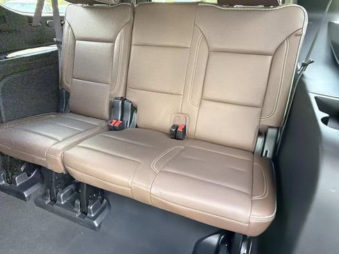 Used 2024 Chevrolet Suburban High Country w/ Premium Package 2 AWD/4WD image 27