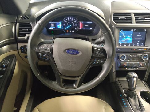 Used 2018 Ford Explorer XLT w/ Equipment Group 202A FWD image 22