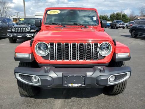 Used 2025 Jeep Wrangler Unlimited Sahara w/ Safety Group AWD/4WD image 8