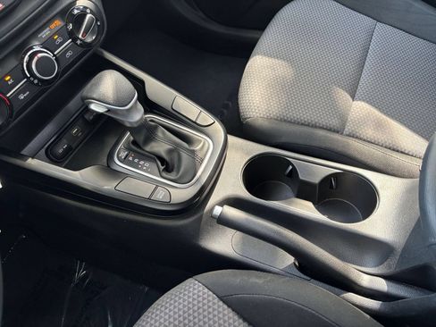 Used 2025 Kia Soul LX w/ LX Technology Package FWD image 39