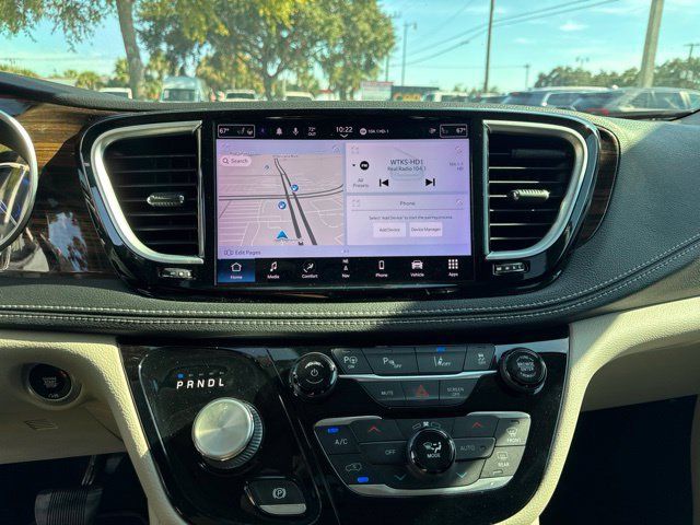 Used 2022 Chrysler Pacifica Limited w/ Uconnect Theater Family Group FWD image 22
