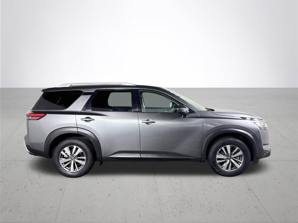 Used 2022 Nissan Pathfinder SL AWD/4WD image 5