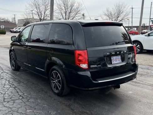 Used 2018 Dodge Grand Caravan GT image 3