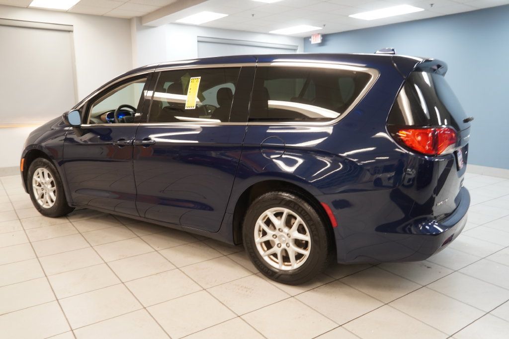 Used 2017 Chrysler Pacifica Touring FWD image 7