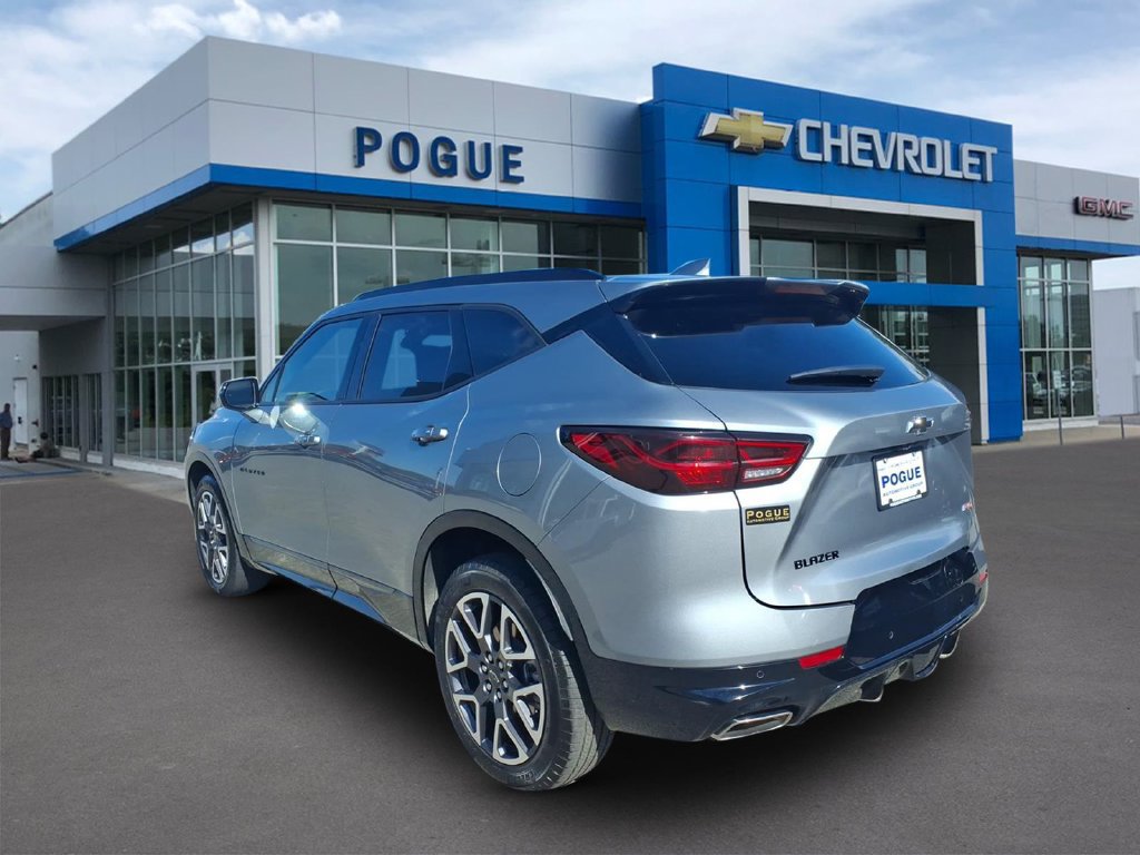 Used 2025 Chevrolet Blazer RS FWD image 3