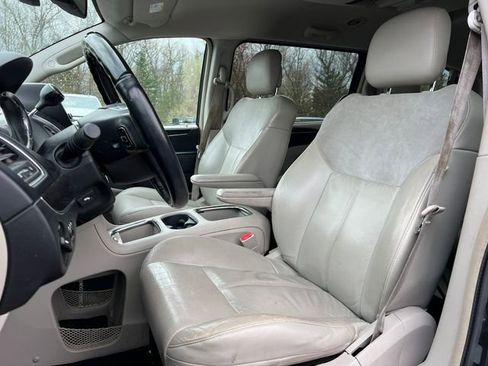 Used 2012 Chrysler Town & Country Limited FWD image 3