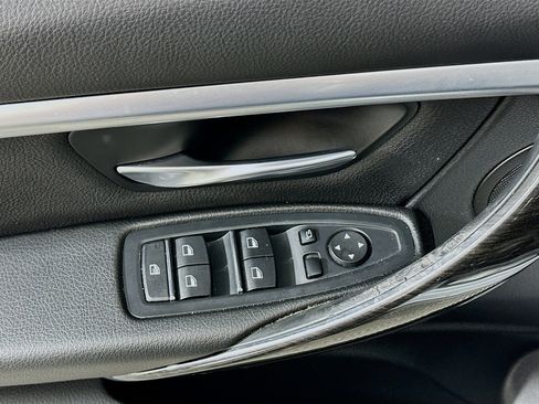 Used 2018 BMW 330e image 15