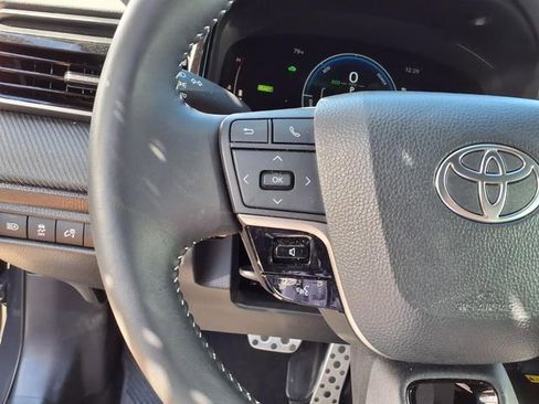 Used 2025 Toyota Camry SE FWD image 23