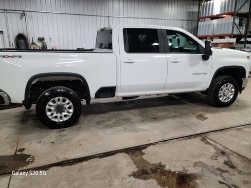 Used 2021 Chevrolet Silverado 2500 LT w/ Fleet Comfort Package image 8