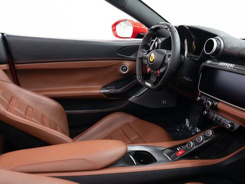 Used 2019 Ferrari Portofino RWD image 32
