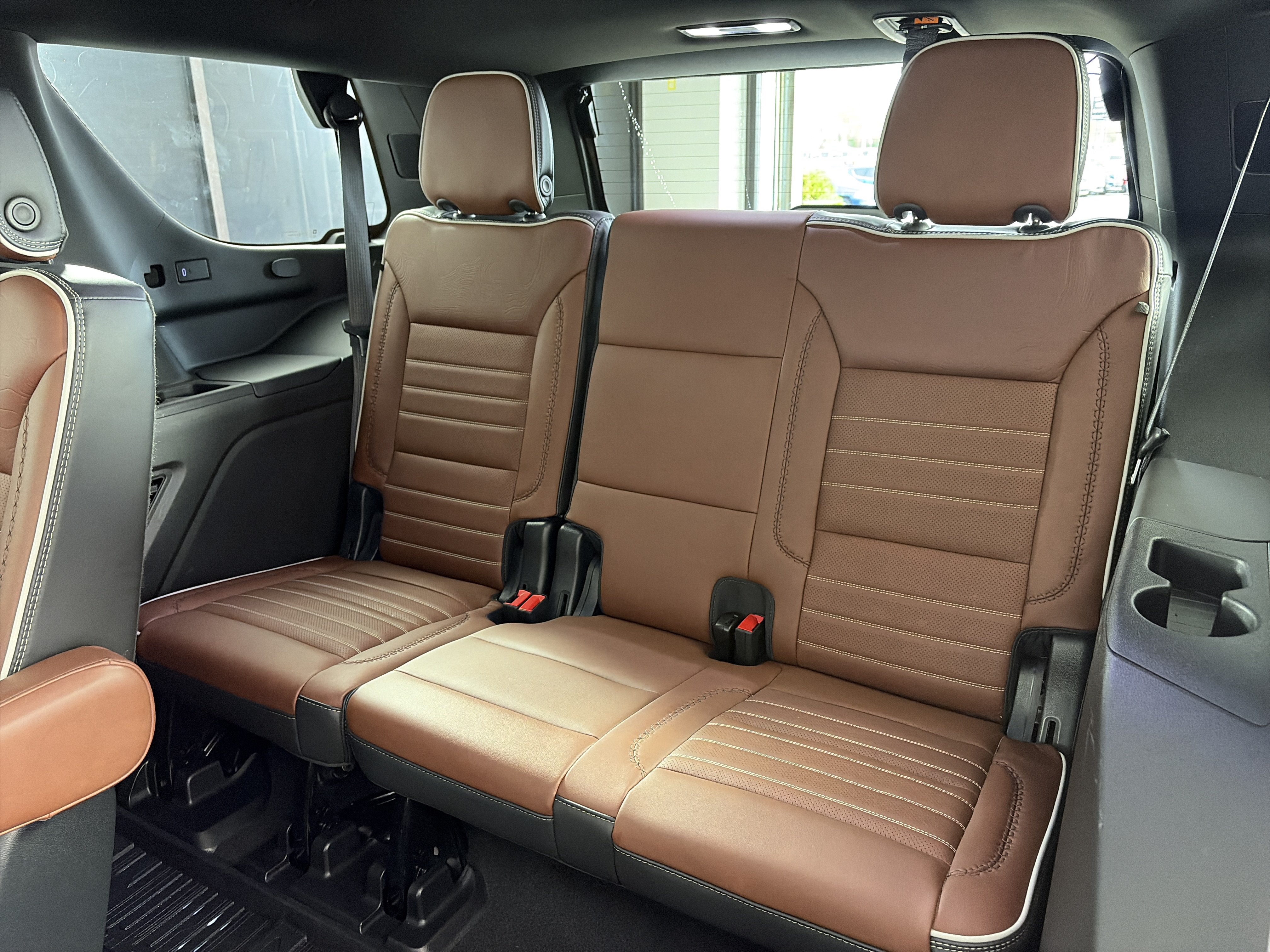Used 2023 GMC Yukon Denali Ultimate w/ LPO, Floor Liner Package AWD/4WD image 8