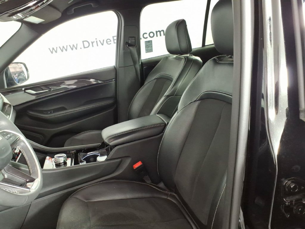 Used 2023 Jeep Grand Cherokee Altitude AWD/4WD image 13