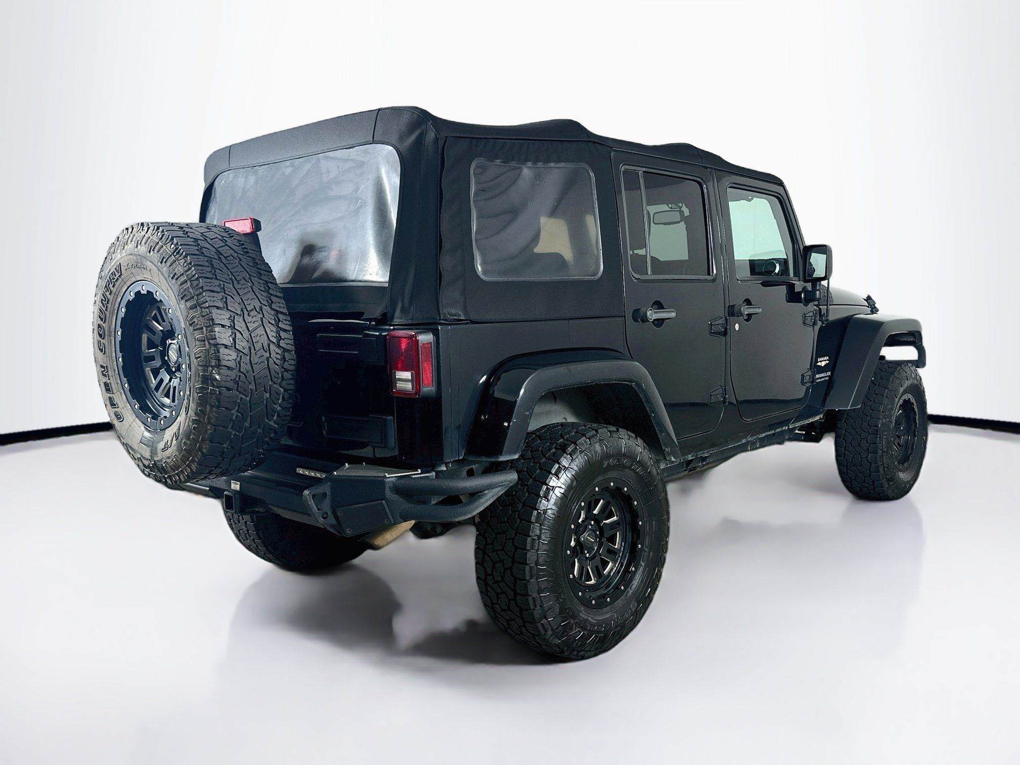 Used 2015 Jeep Wrangler Unlimited Sahara w/ Connectivity Group AWD/4WD image 9