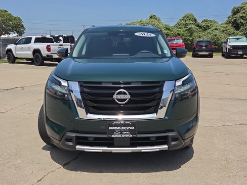 Used 2025 Nissan Pathfinder SL AWD/4WD image 2