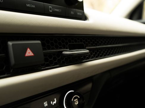 Certified 2025 Honda HR-V LX image 32