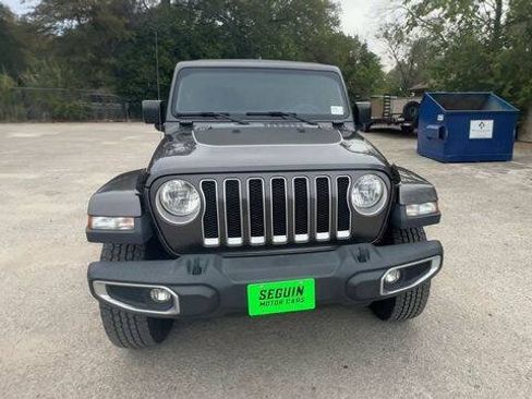 Used 2018 Jeep Wrangler Unlimited Sahara AWD/4WD image 3