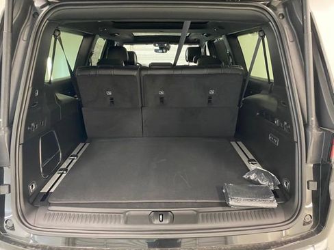 New 2024 Jeep Wagoneer L Series II w/ Convenience Group I image 8